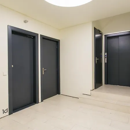 Joivy Elegant 2br With Workspace Nearby Baixa-chiado Subway 아파트 리스본