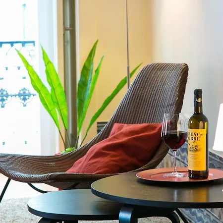 Joivy Elegant 2br With Workspace Nearby Baixa-chiado Subway 아파트