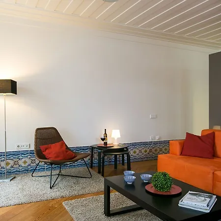 Joivy Elegant 2br With Workspace Nearby Baixa-chiado Subway 아파트 *
