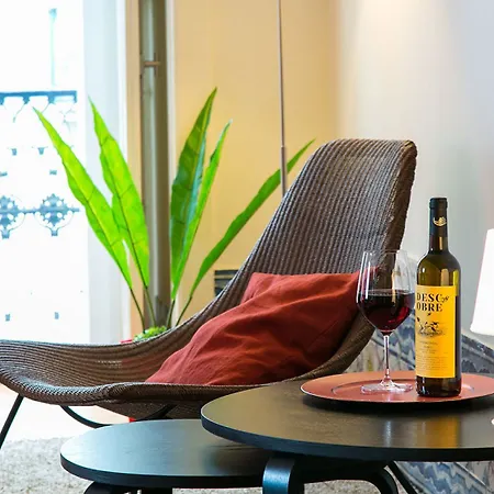 Joivy Elegant 2br With Workspace Nearby Baixa-chiado Subway *