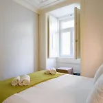 Guestready - Sleek Flat Near Santa Justa Lift * Lisboa