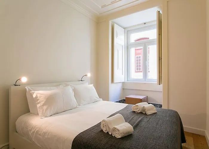 Guestready - Sleek Flat Near Santa Justa Lift 아파트 *
