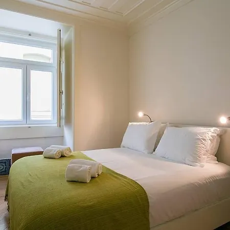 Guestready - Sleek Flat Near Santa Justa Lift Lisbona