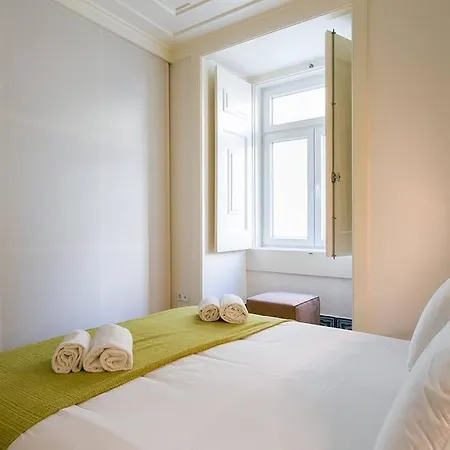 Guestready - Sleek Flat Near Santa Justa Lift * Lissabon